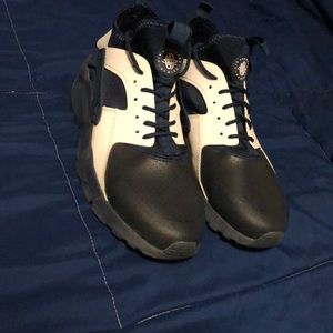 Navy Blue Nike Huaraches